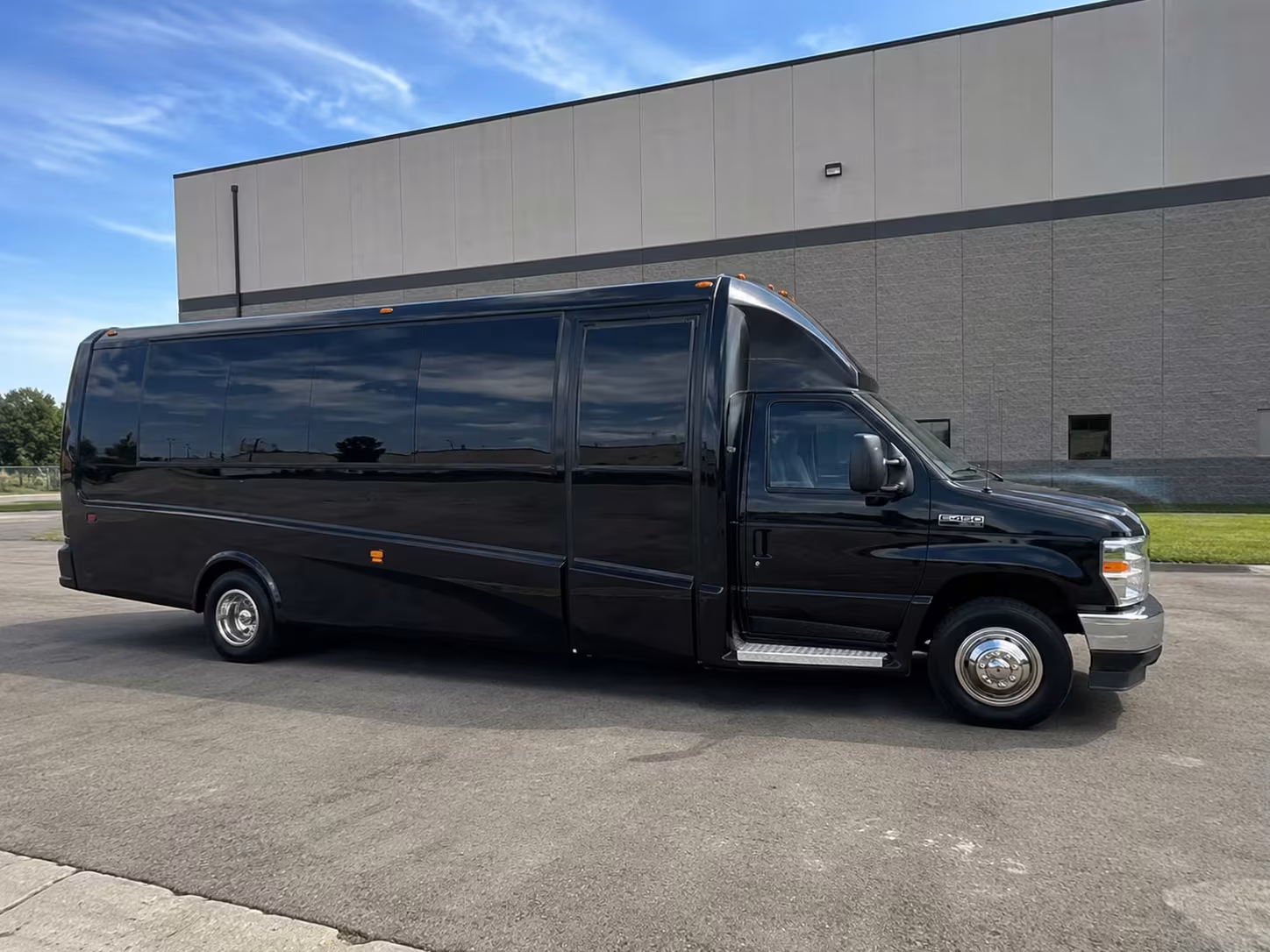 frederick minibus rentals for vineyard and winery weddings